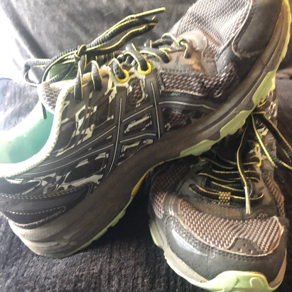 Asics Black and Green Athletic Shoes with Cushioned Sole - Picture 1 of 2